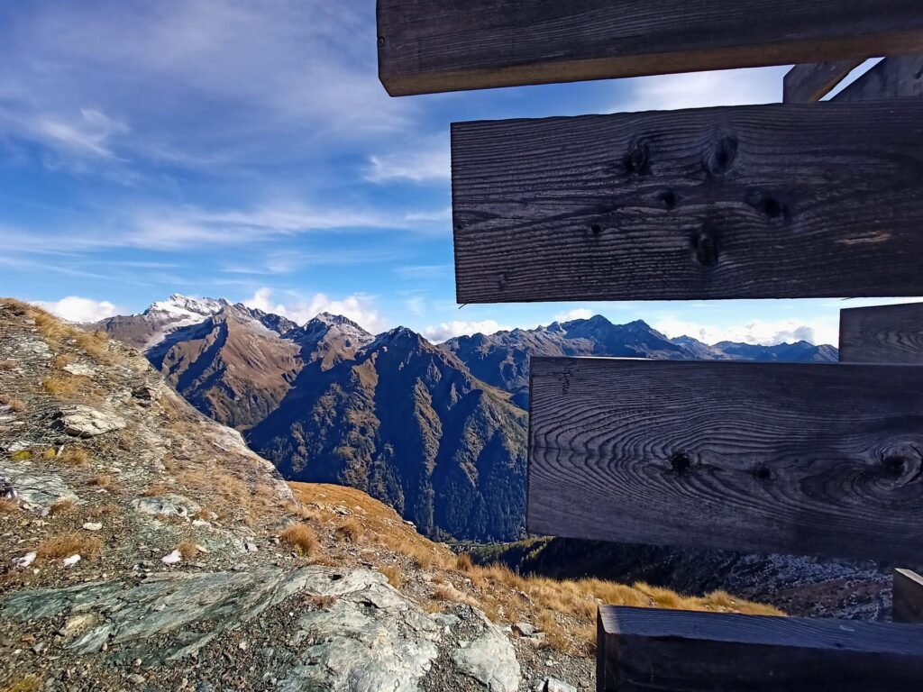 La bella vista alla nostra destra dai paravalanghe