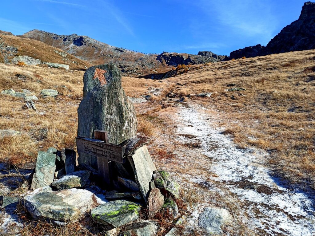 Qui iniziamo a prendere quota e già intravediamo di fronte a noi la cresta della Punta Valnera