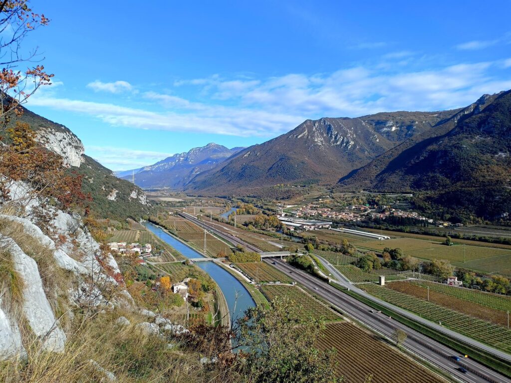 La bella vista verso la val d'Adige dal termine della via