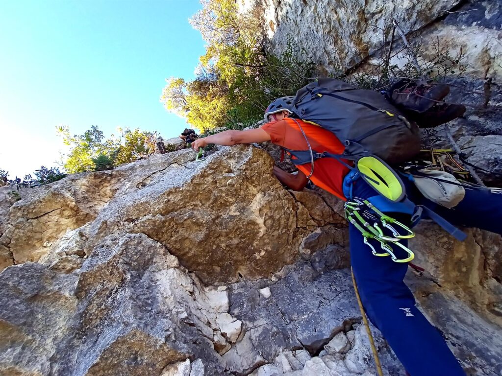 ultimo tiro con un facile strapiombino molto ben ammanigliato