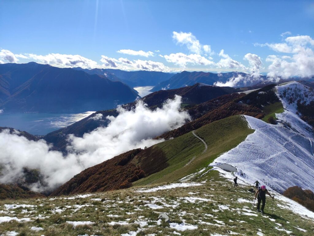 e di nuovo si sale: compare anche il Lago di Como