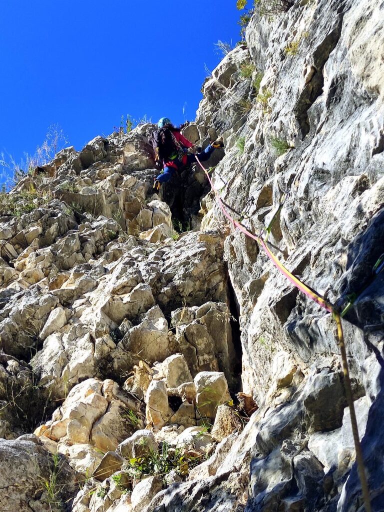 terzo tiro con un passo in lieve aggetto, ma con ottime mani e piedi