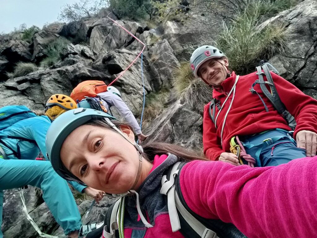 facce da pirla: ce la prendiamo comoda, tanto davanti abbiamo un'altra cordata!