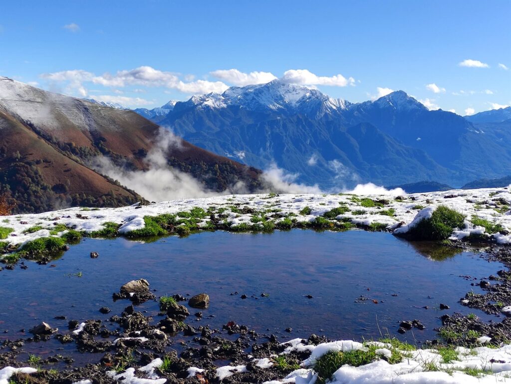 primi spruzzi di neve... mentre le cime più alte sono già belle bianche!