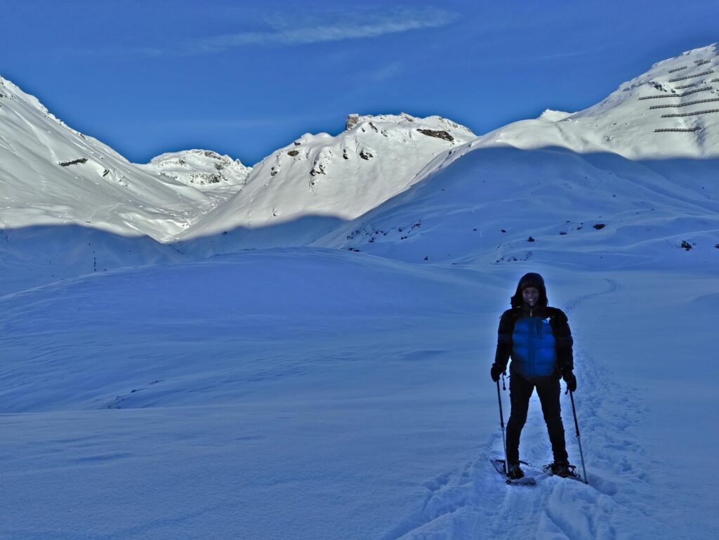 pronti via! toppiamo di qualche decina di metri l'attacco e all'ombra fa un freddo maiale, ma l'ambiente è meraviglioso!