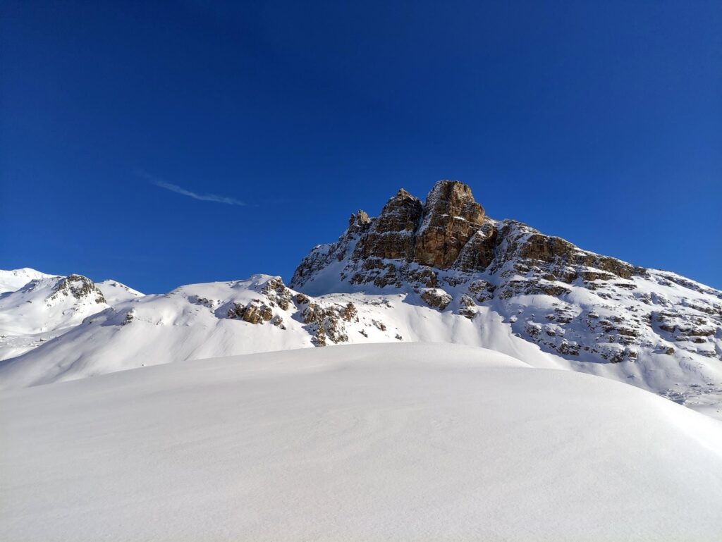 sull'opposto versante: notare che in cielo non c'è una nuvola!