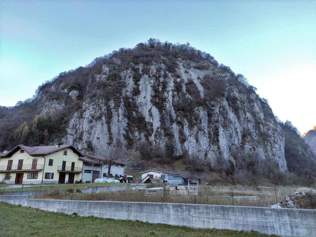 la Rocca di Baiedo: vegetata sì, ma meglio di quanto sembra!