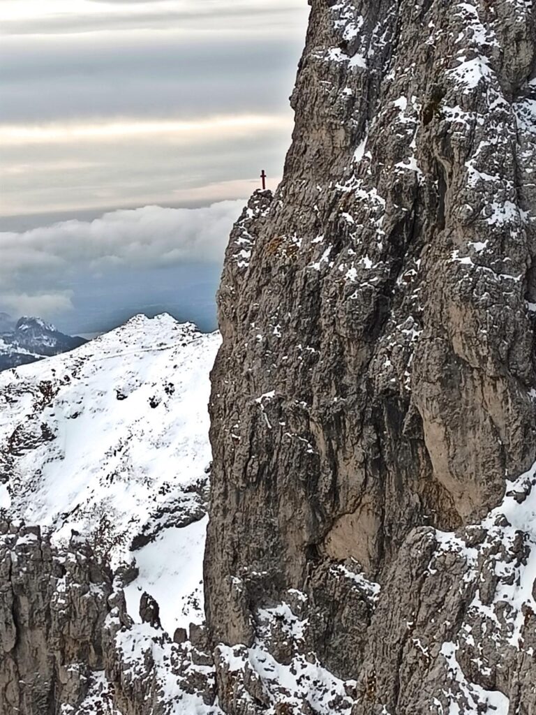 Il Sigaro Dones con la sua inconfondibile croce rossa