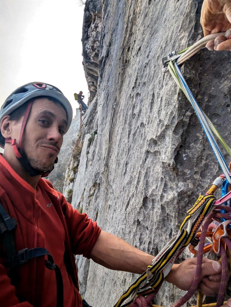 Gab in sosta con dietro il traversone del nono tiro