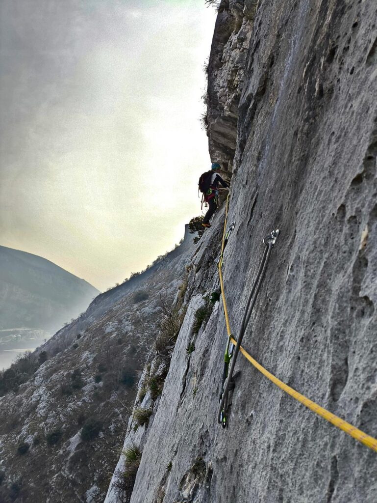 Erica impegnata nel traverso del nono tiro