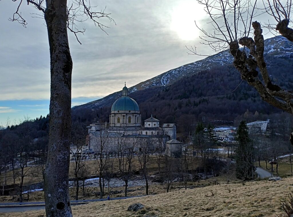 Il Santuario di Oropa con le ultime luci del pomeriggio