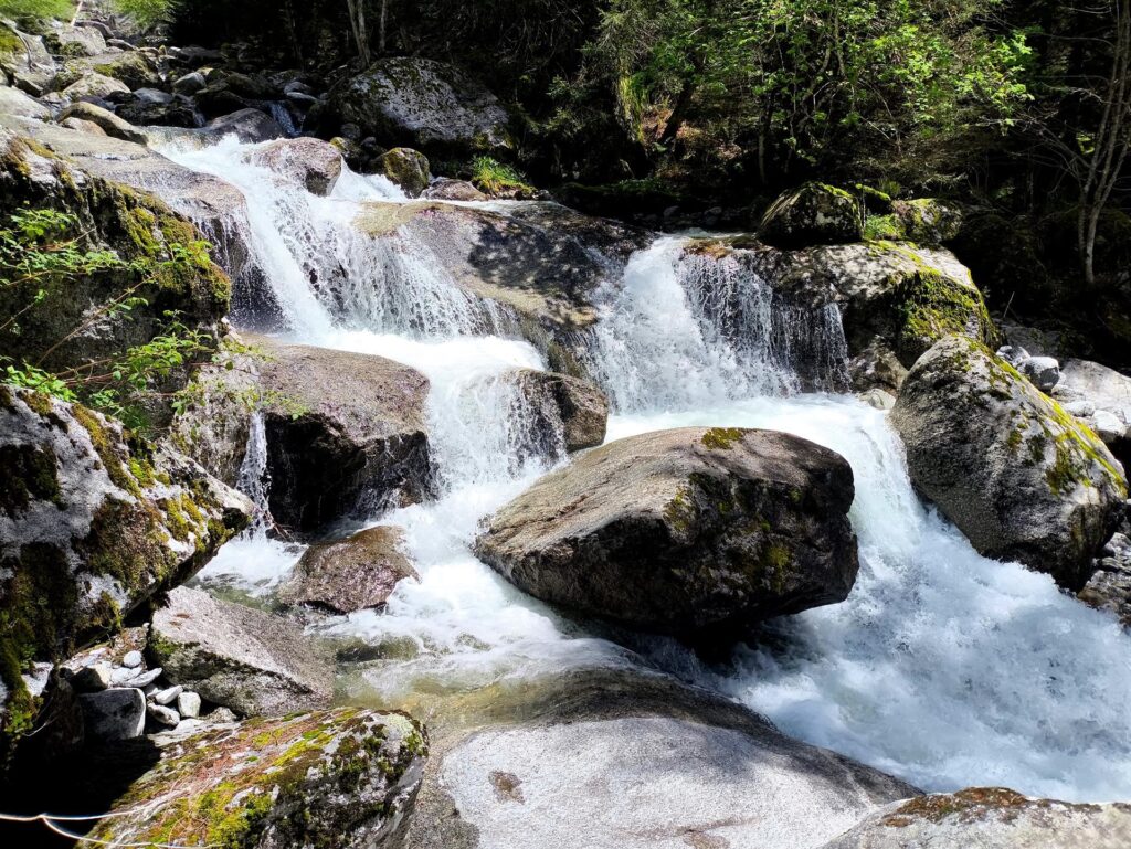 spettacolari cascate e cascatelle lungo il percorso