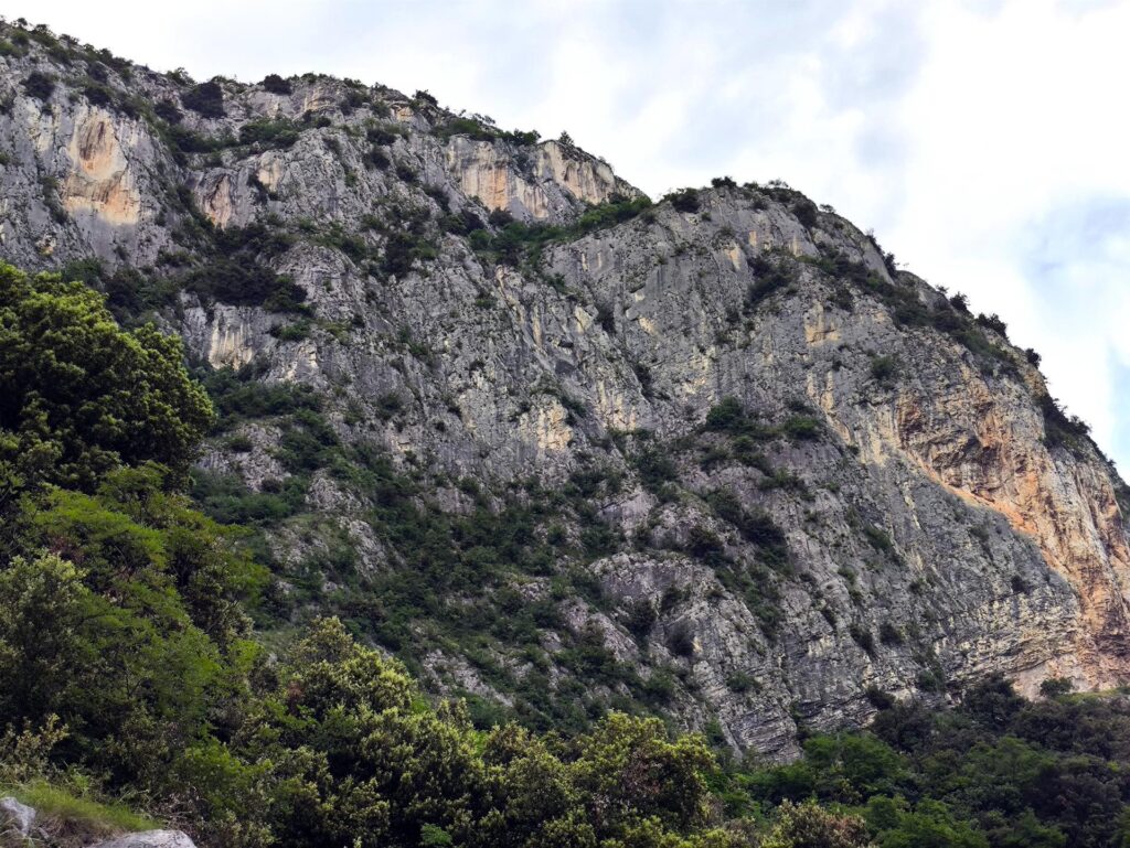 Ultimo sguardo alla parete della nostra via vista dal sentiero di discesa