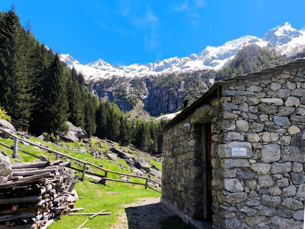 Casera Pioda: guardando verso il termine della Val Cameraccio