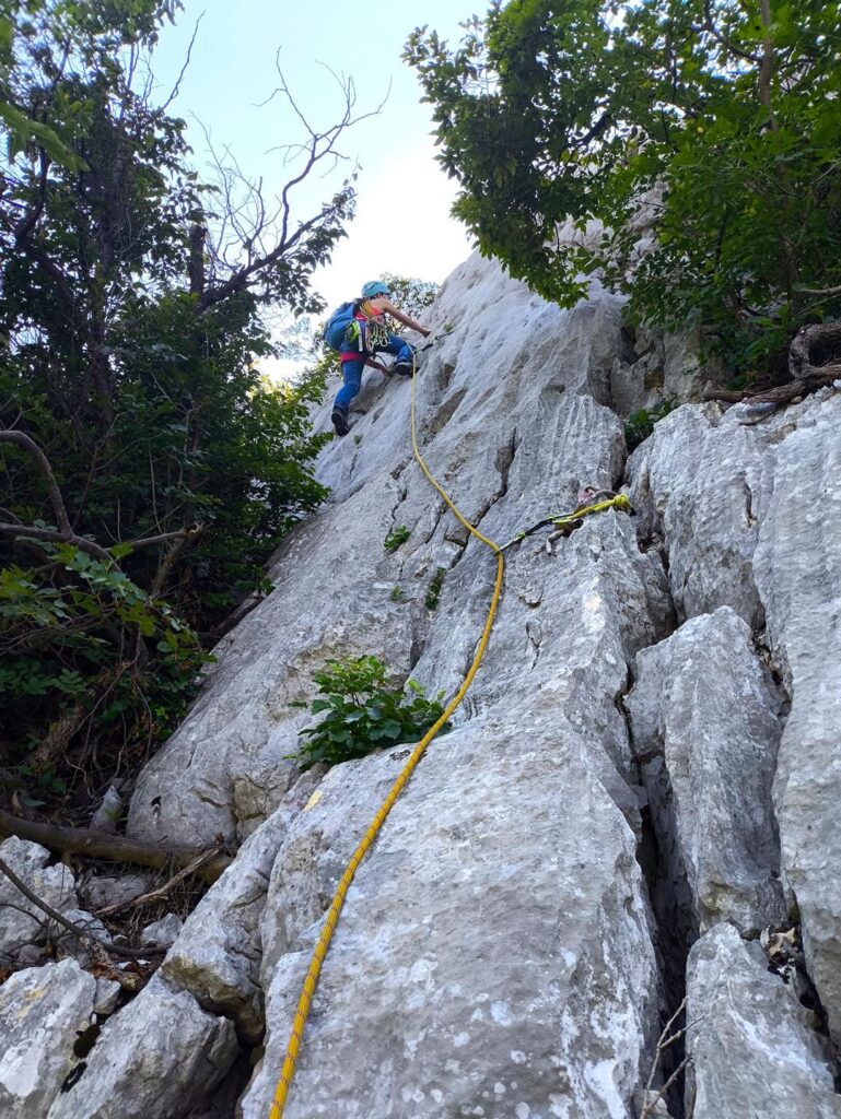 la roccia degli ultimi due tiri, facili, è davvero bella!