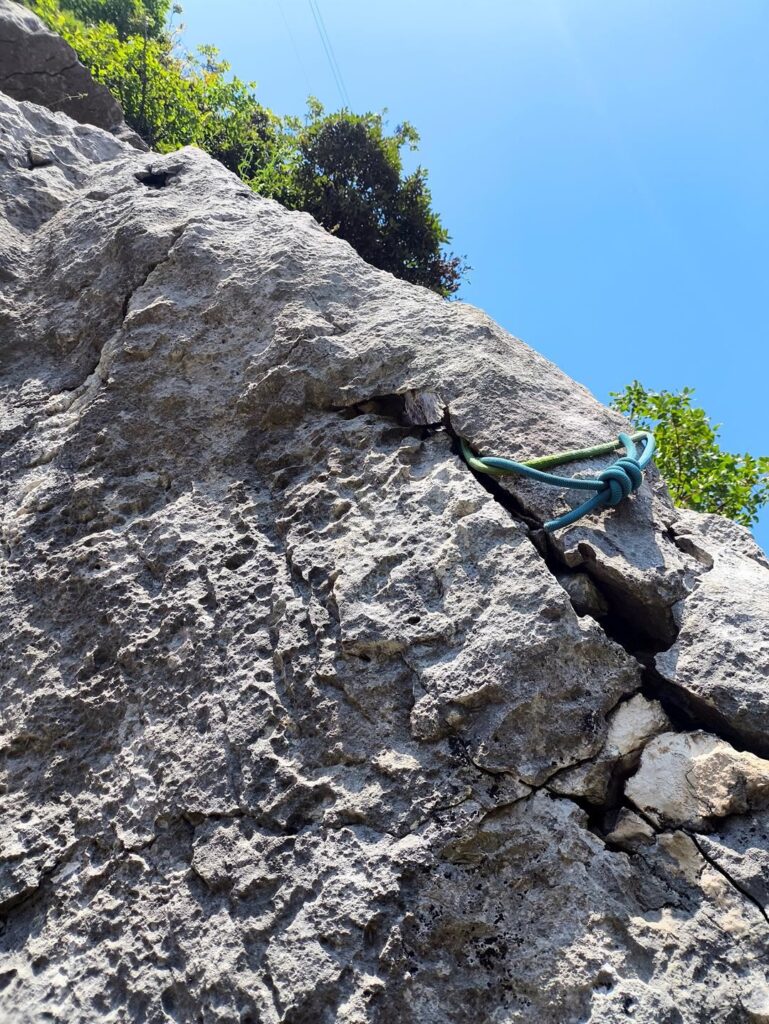 bisogna poi rimontare lo spigolo, in corrispondenza di questi evidenti cordoni
