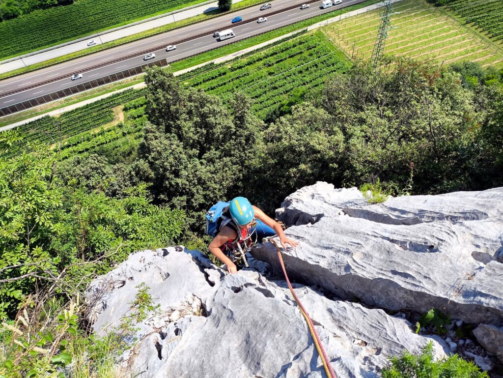 in uscita dall&#039;ultimo tiro: sotto di noi - purtroppo - la poco simpatica autostrada