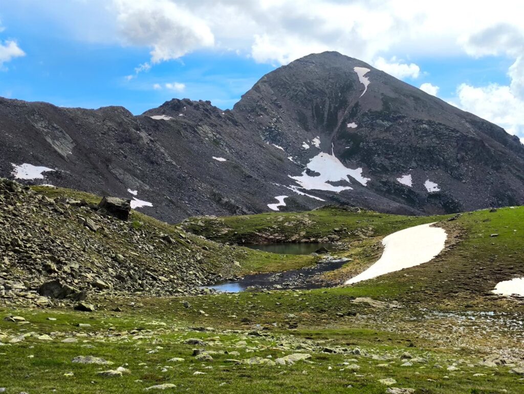 laghetti glaciali e qualche resto di neve