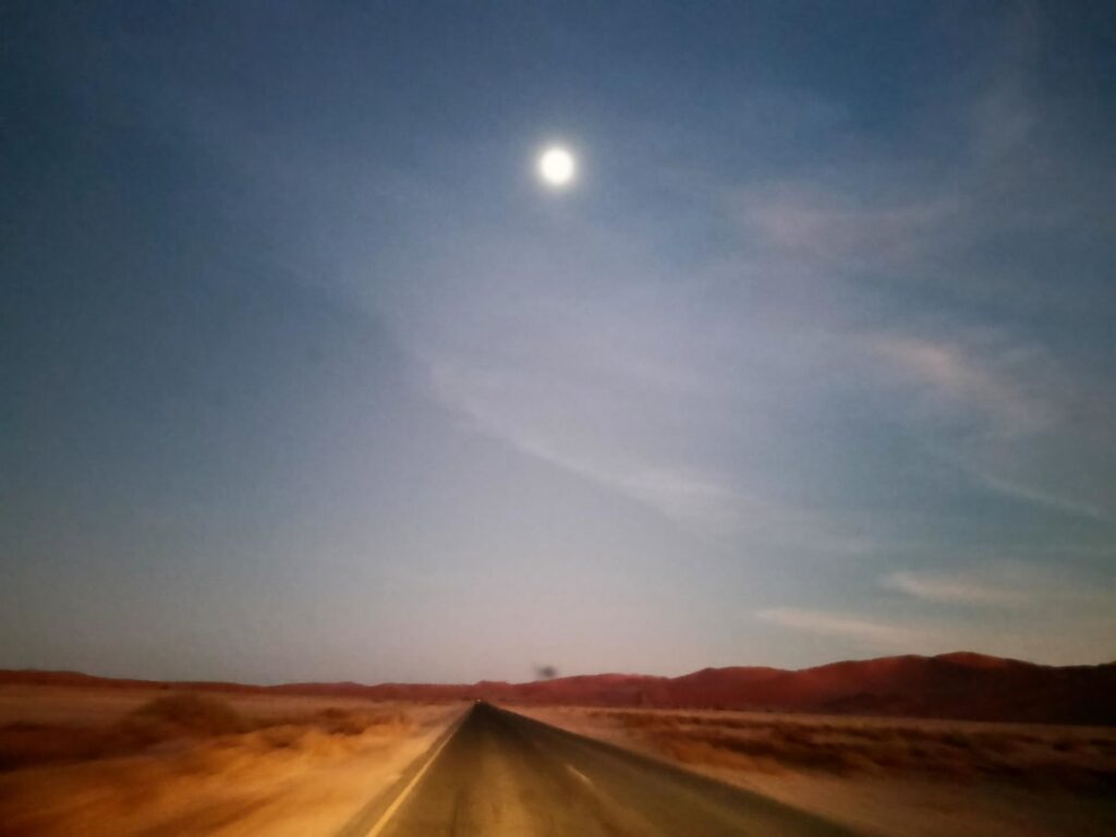 la giornata parte prima dell&#039;alba: sappiamo che la foto fa schifo, ma è stato un momento magico