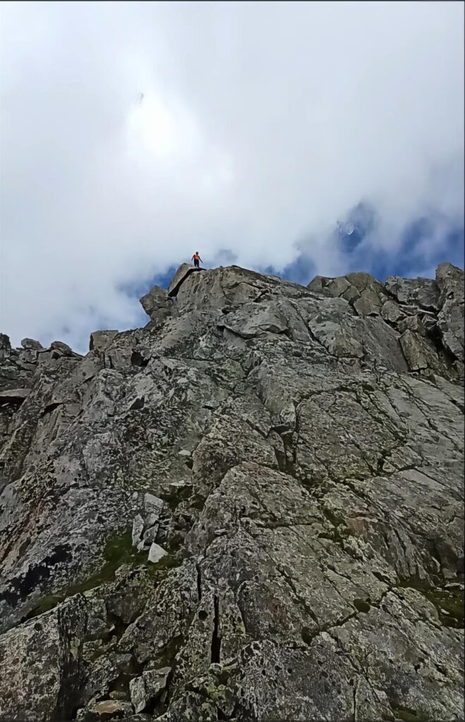 Gab in vetta al Cornisello sulla cima orientale. Purtroppo per raggiungere la cima occidentale bisogna scendere e risalire dal canale di sfasci