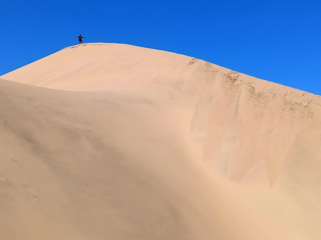 in cima, dune e mare a perdita d&#039;occhio