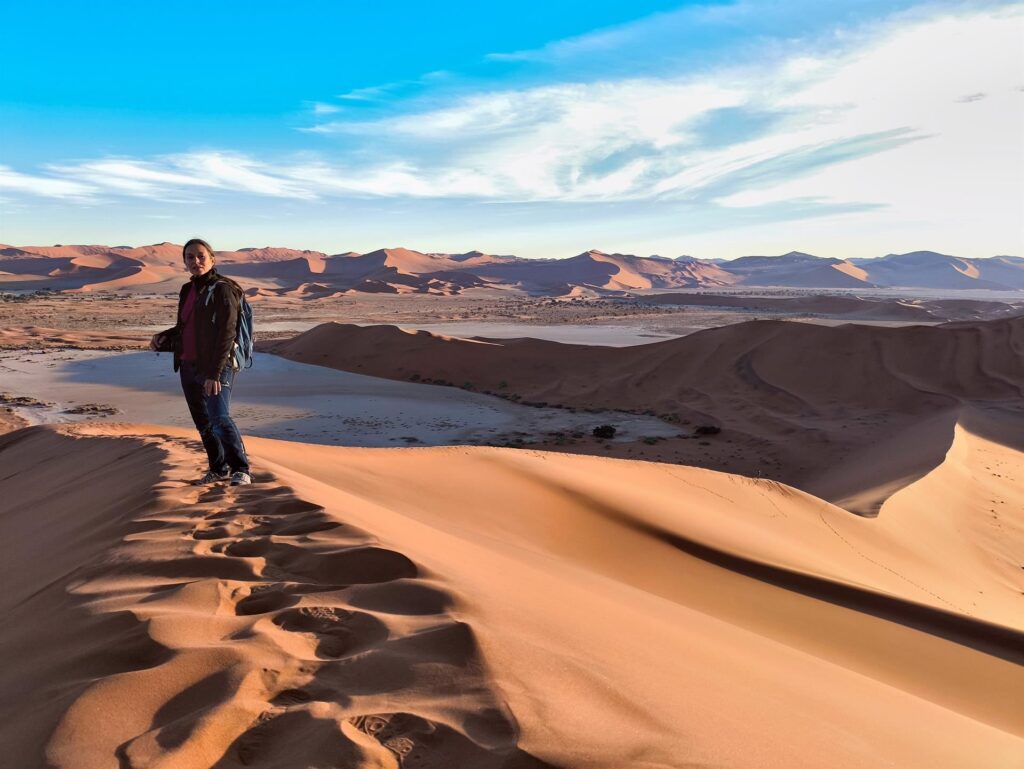 sotto di noi, tutto intorno a noi, si estende il deserto del Namib