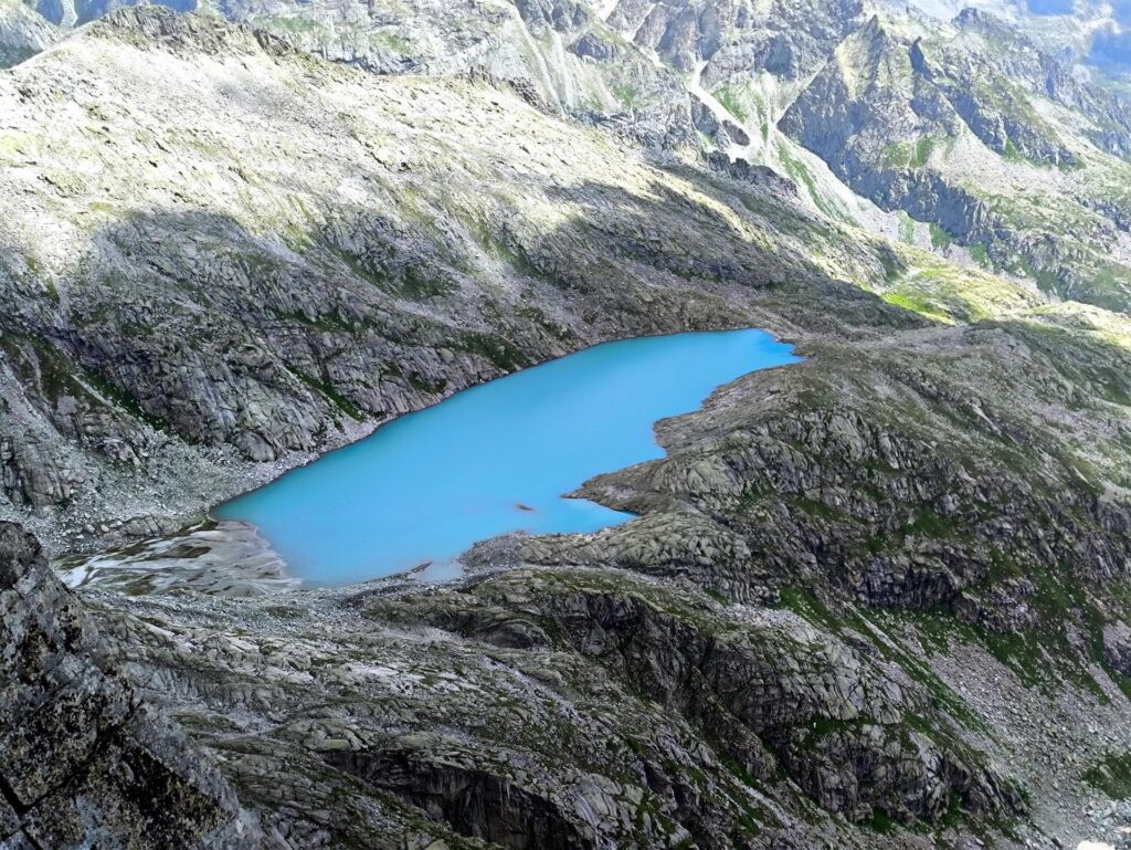 Zoom sul lago della Vedretta