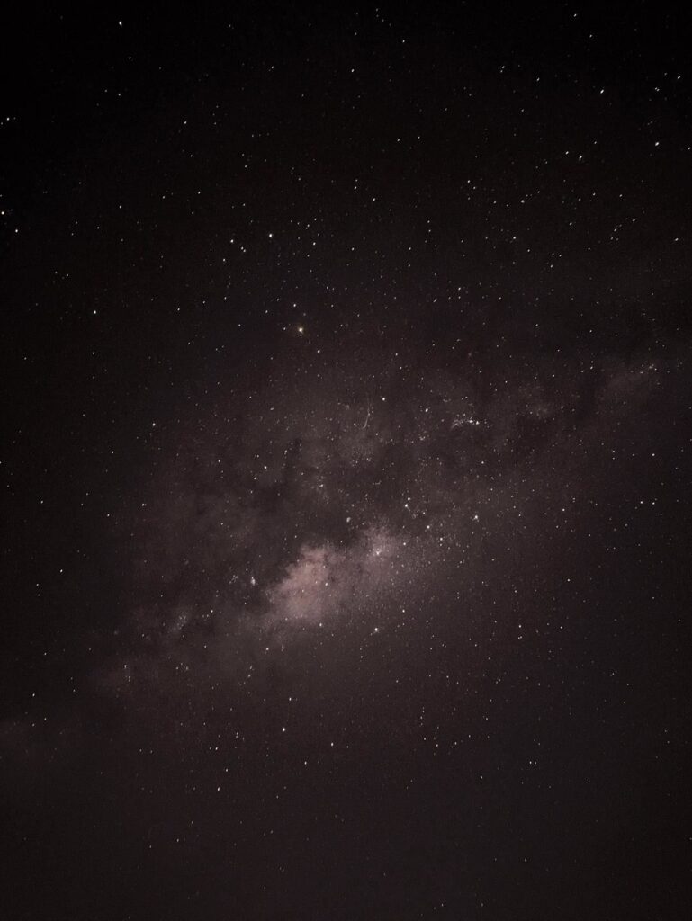 e dulcis in fundo, prima stellata: il cielo qui è totalmente diverso, questa dovrebbe essere la nube di Magellano