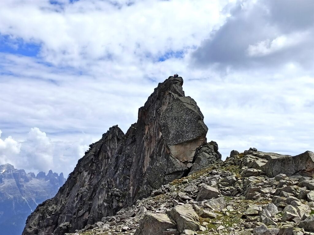 Ritorniamo al passo dei Laghett, notiamo due ragazzi che sono andati ad arrampicare sulla cresta. Uniche persone incontrate in tutto il giro