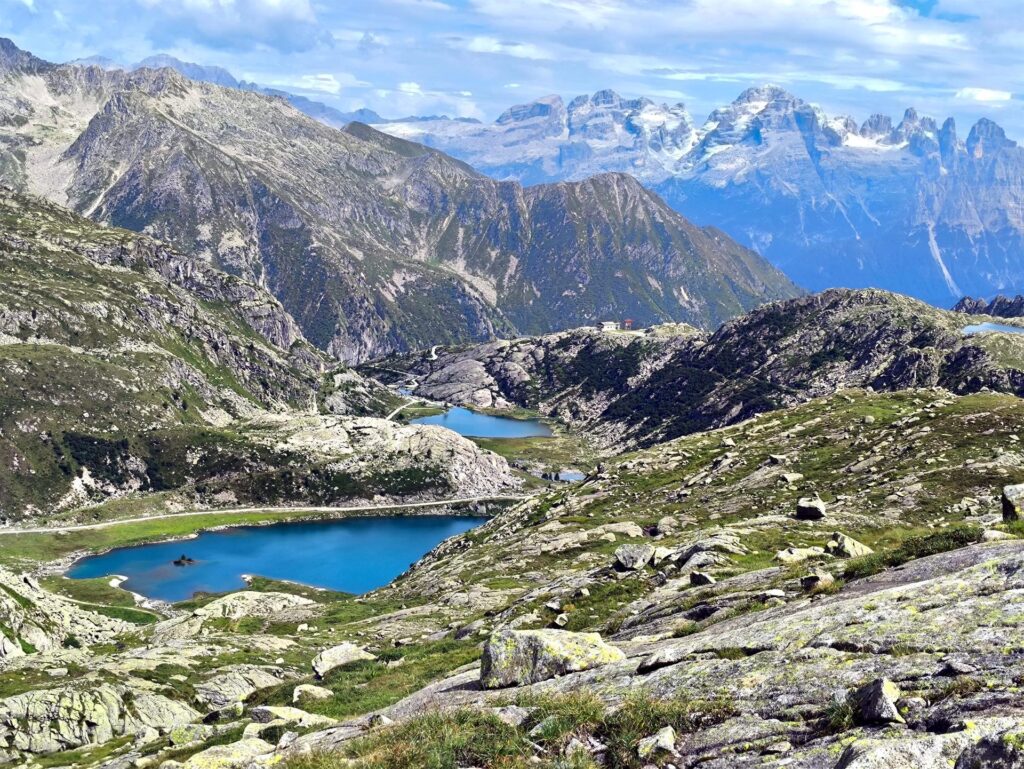 I laghi di Cornisello con la luce del pomeriggio e il Brenta