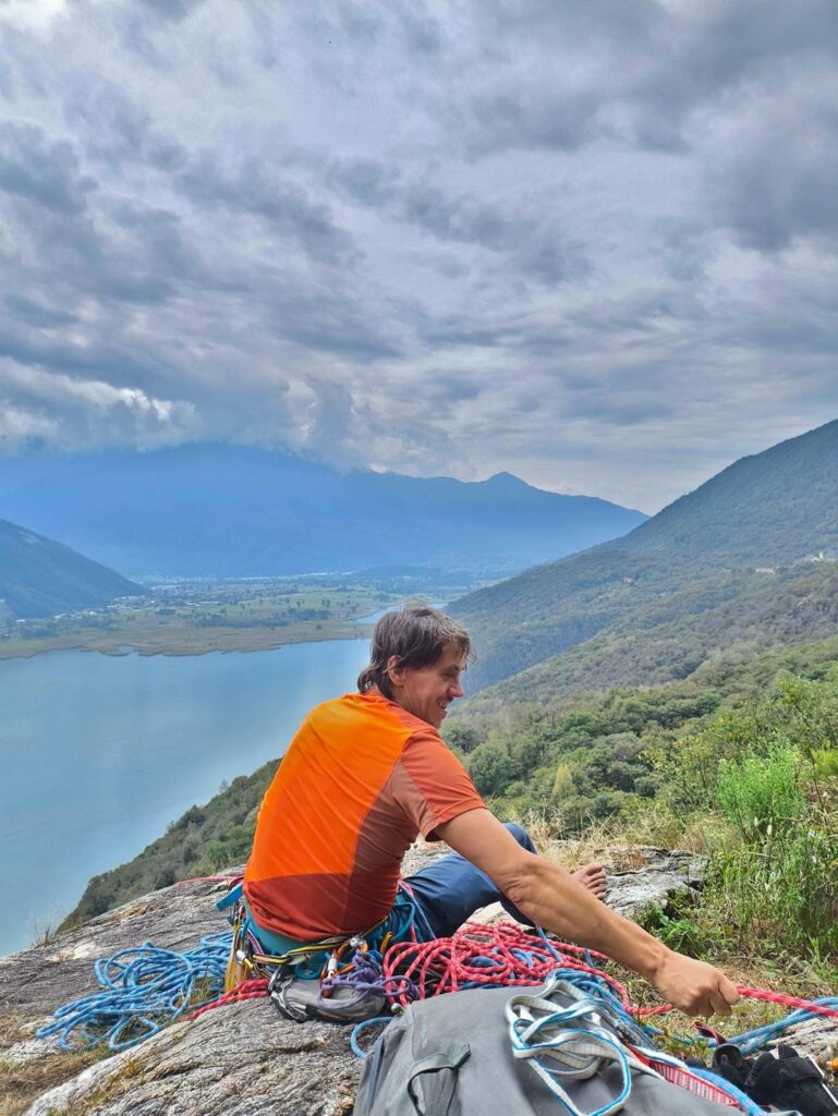 Gab mentre recupera Chris all&#039;ultima sosta