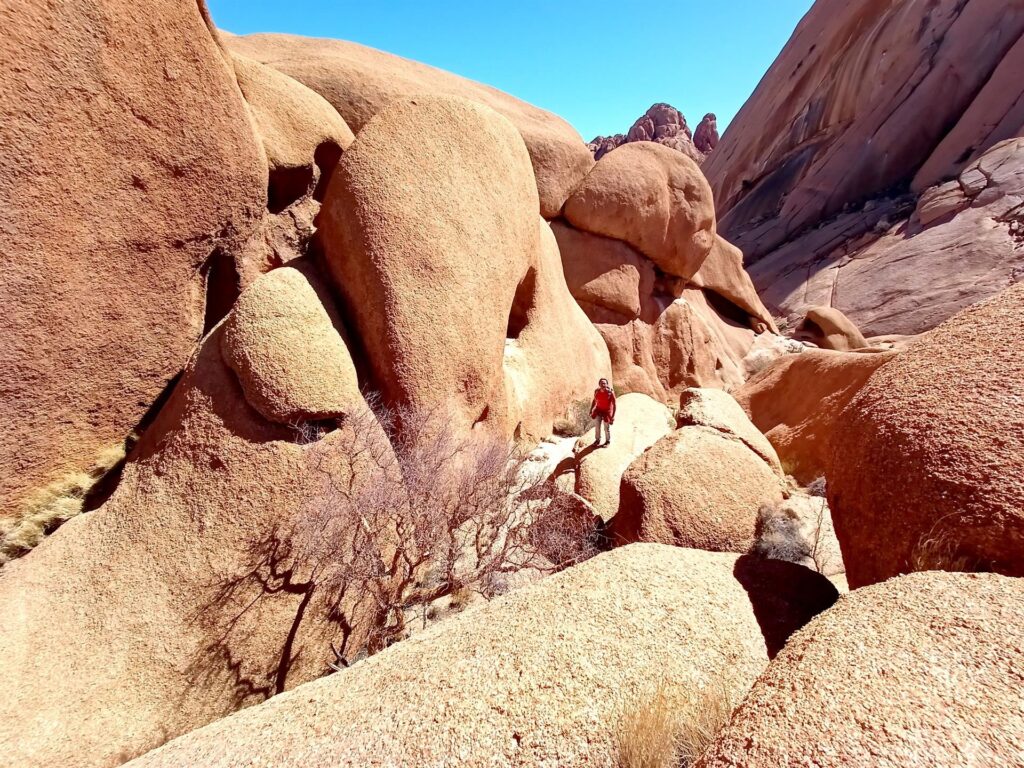 ci perdiamo nelle pieghe dello Spitzkoppe