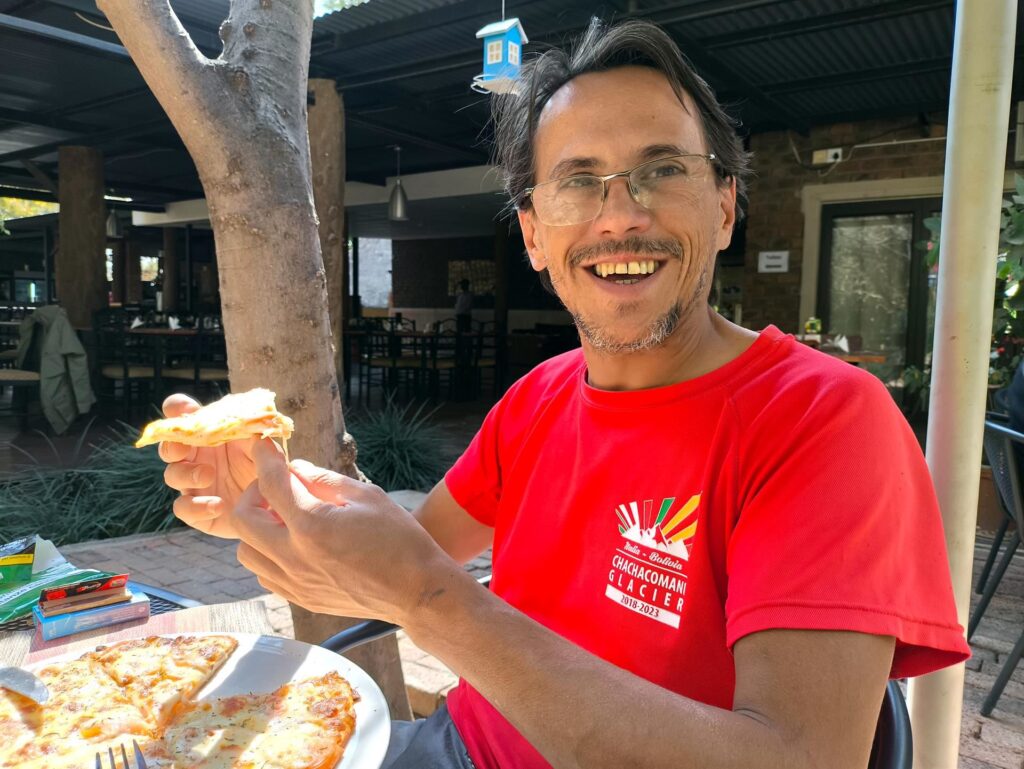 Gabri non si smentisce ed ordina una pizza