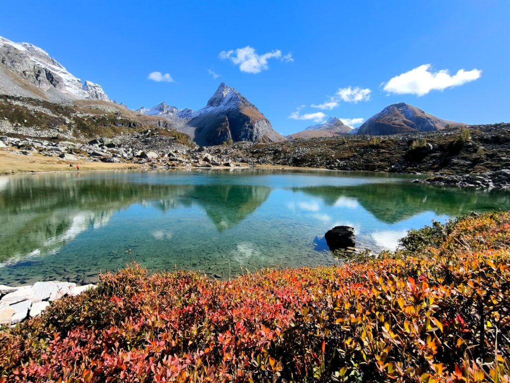 il Pizzo Moro si specchia nel lago