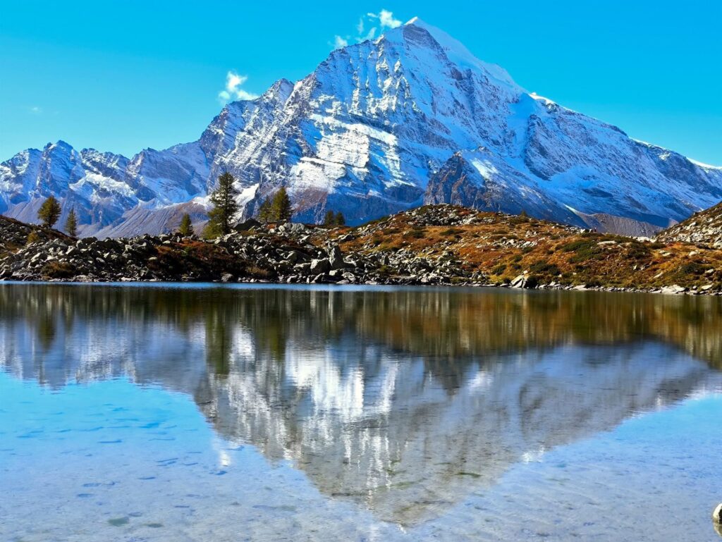 anche il Monte Leone si specchia nel lago!