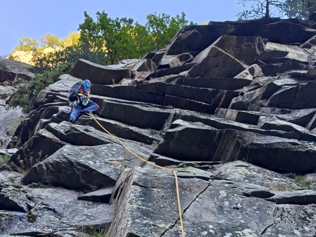 Gab impegnato sul respingente primo tiro. Per fortuna gli strapiombi si aggirano, anche se con un passo affatto banale!