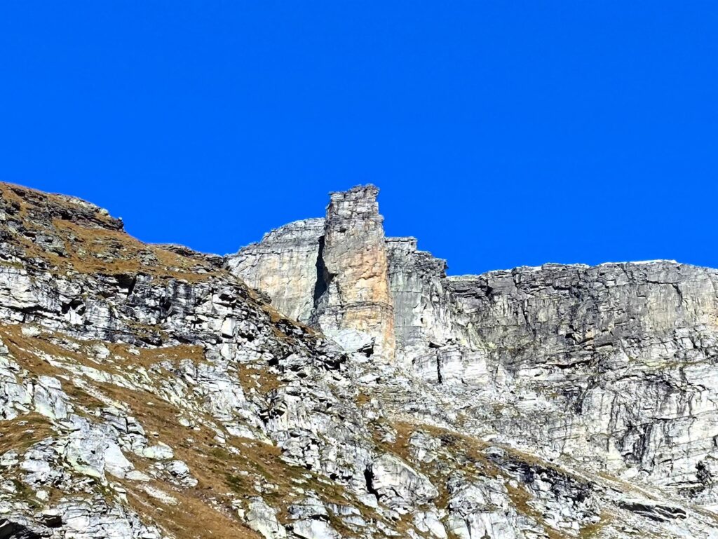 abbiamo &quot;scoperto&quot; questo bellissimo monolite, la torre Vitali: peccato che l&#039;unica via di arrampicata sia troppo dura per noi!