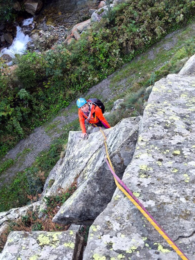 Erica al termine del passaggio più ostico del primo tiro, in arrivo in sosta
