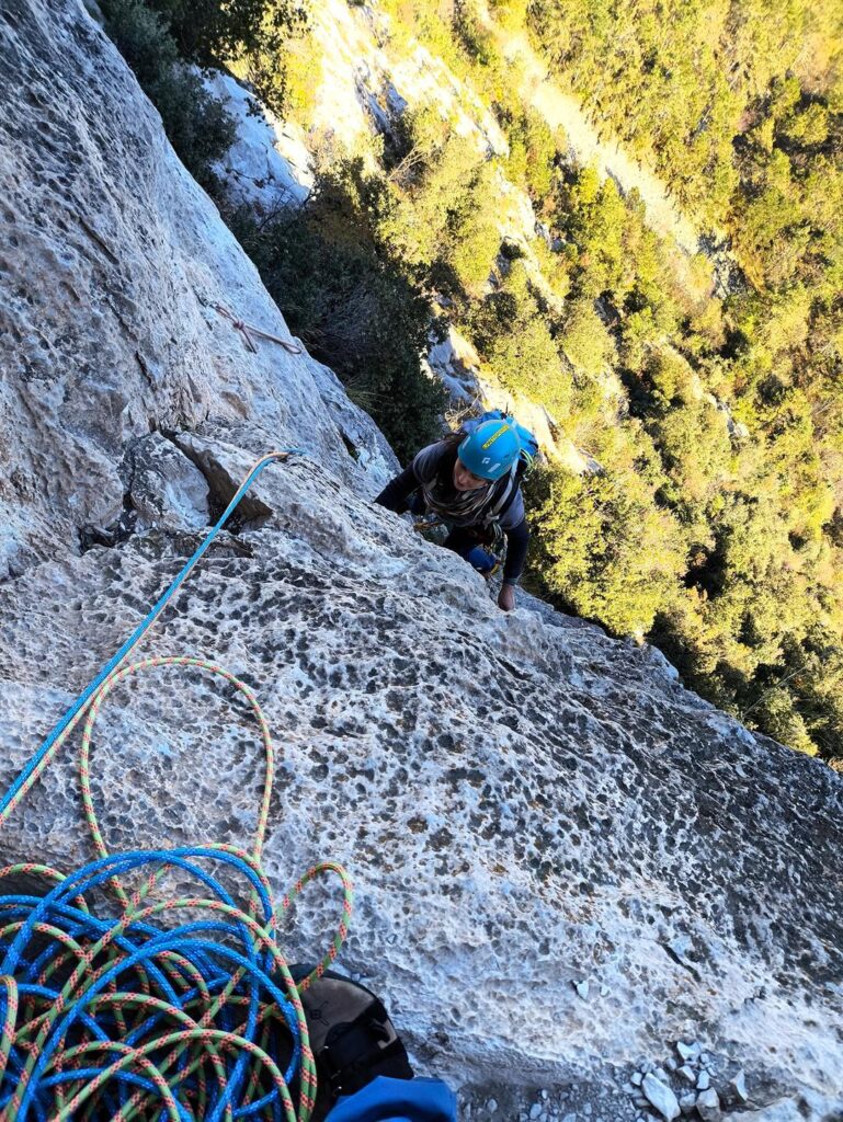 Erica in uscita dal settimo tiro e in arrivo sul ballatoio del tiro chiave