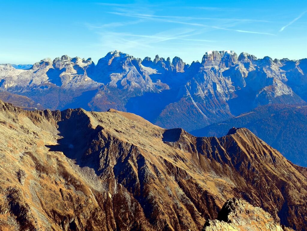 La spettacolare vista del Brenta con la luce del pomeriggio che permette di ammirarne i dettagli