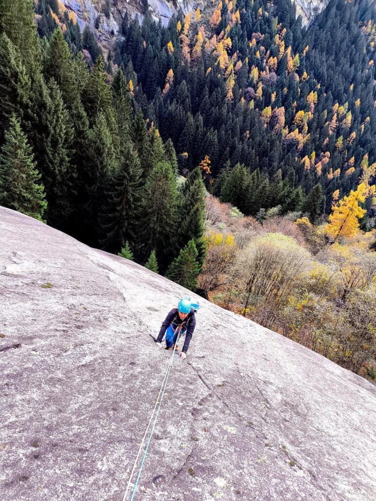 Erica in arrivo alla sosta del primo tiro, dopo una galoppata di 55 metri su placca senza nulla