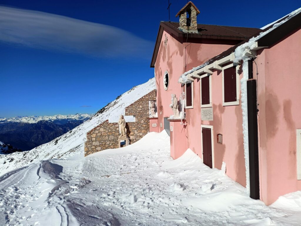 Il rifugio Barana ha anche la sua chiesetta privata