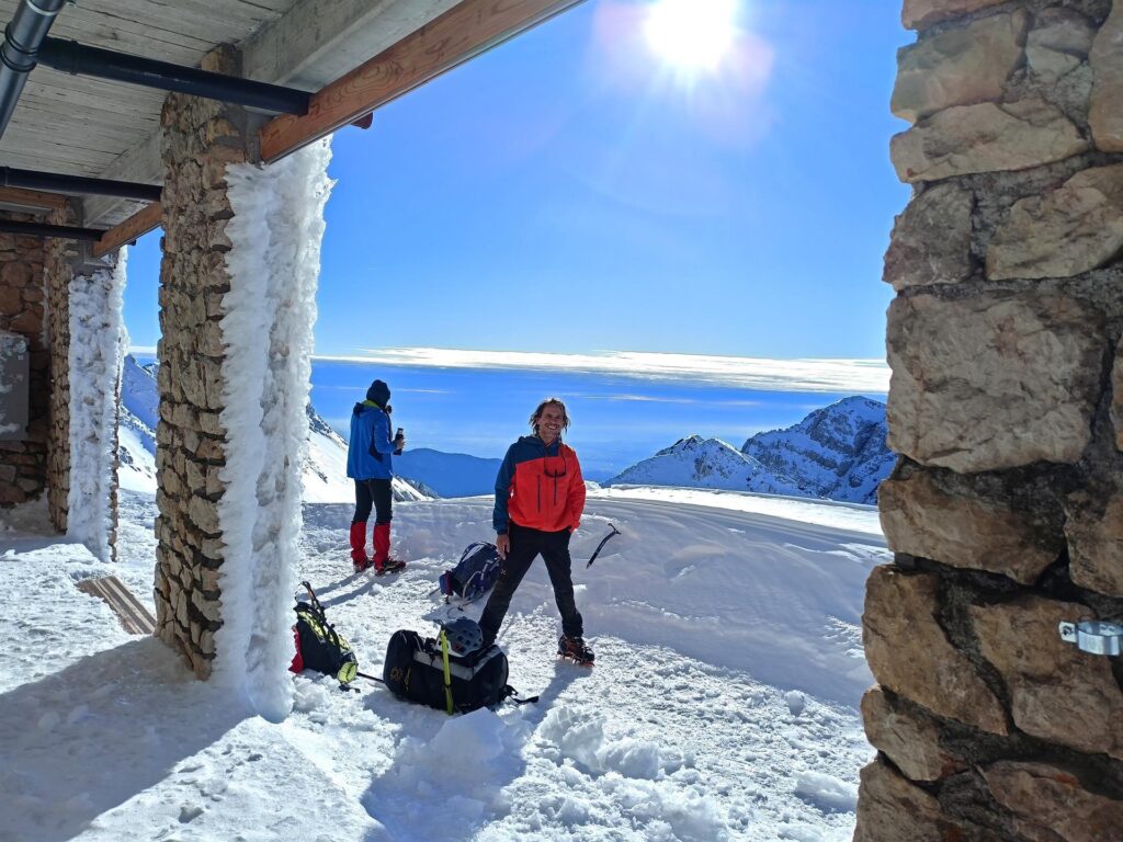 Ultimi minuti di riposo al rifugio e poi si scende
