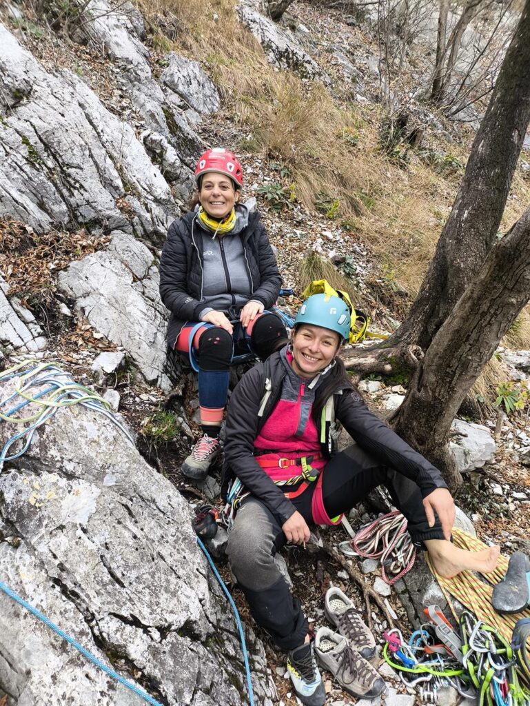 Laura e Erica scherzano all&#039;attacco della via