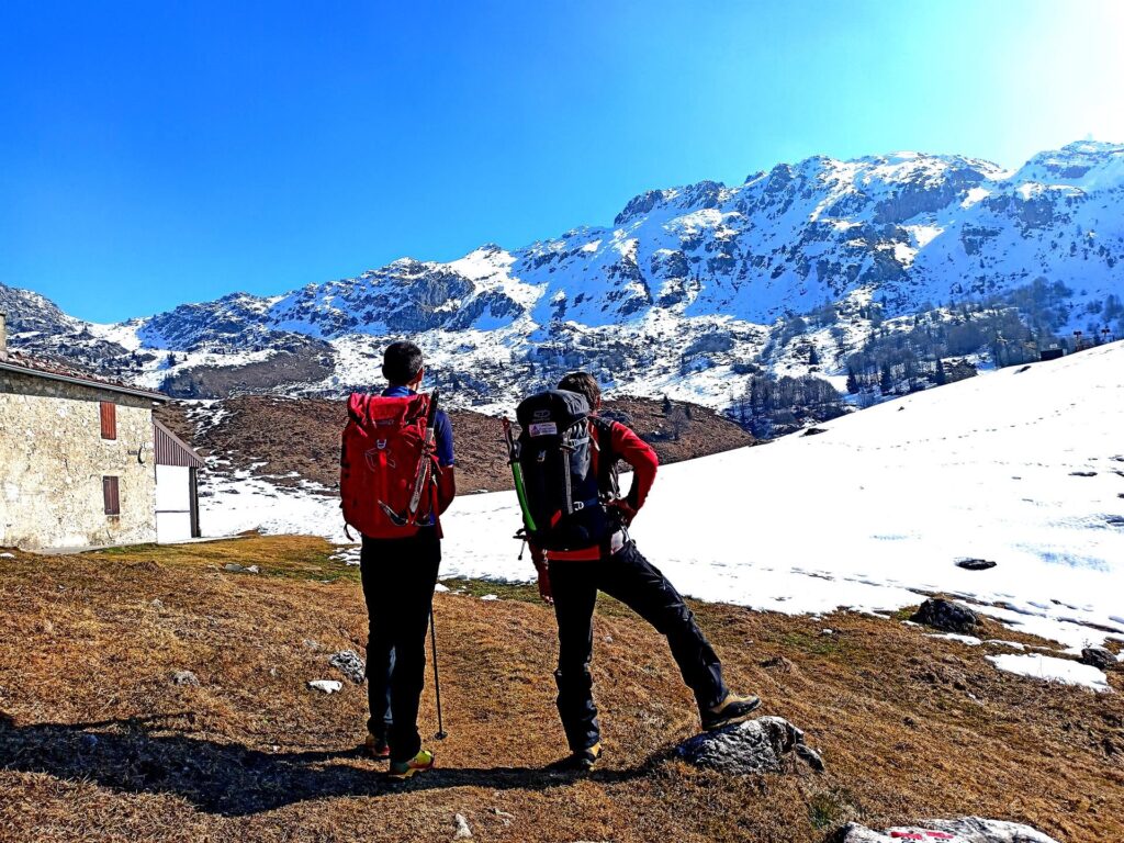 arrivati alle baite iniziamo a valutare la salita
