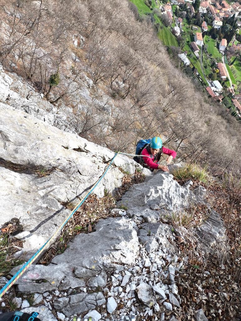 Erica in uscita dal traverso del secondo tiro