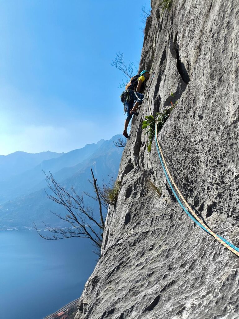 poi ci si alza in placca con passo delicato