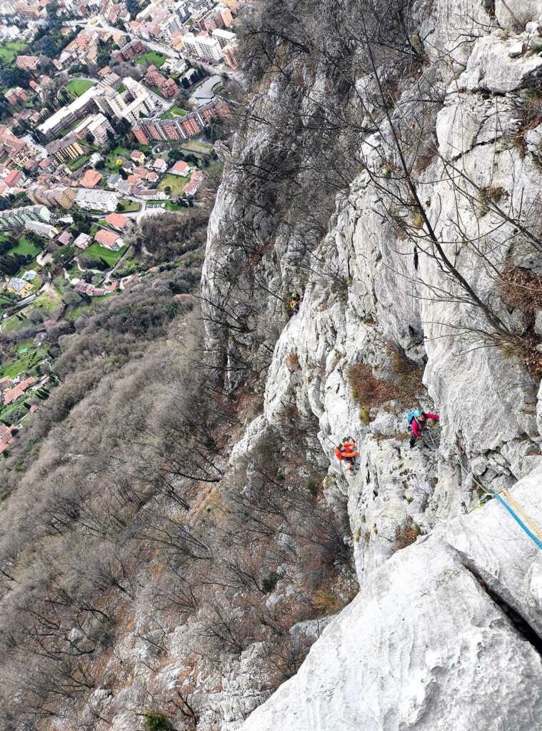 Guardando in basso al termine del muro del terzo tiro