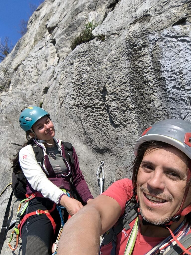 Erica e Gab attendono il loro momento per affrontare il quinto tiro