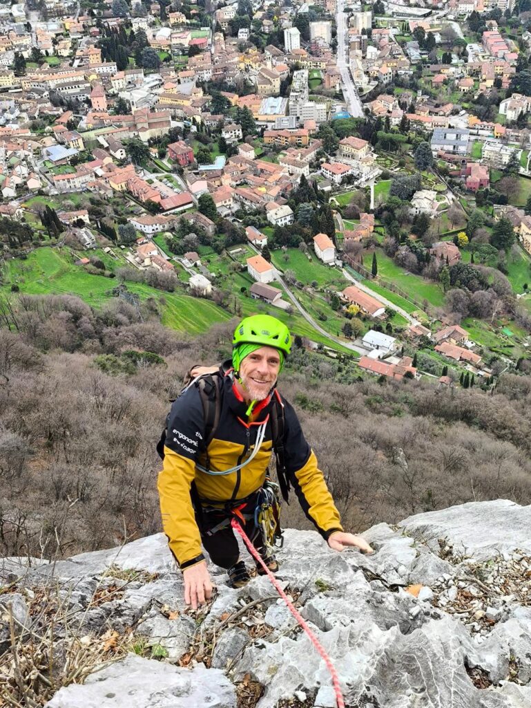 Alby in uscita dalla via